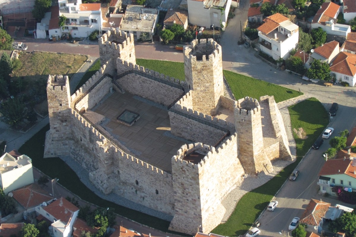Çandarlı Kalesi